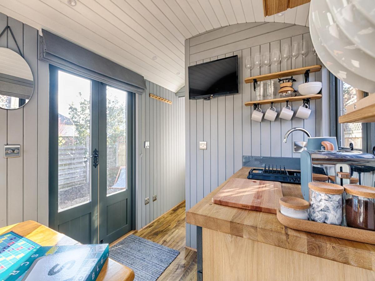 Pass The Keys Whitstable Shepherds Hut Minutes From The Harbour Villa Ngoại thất bức ảnh