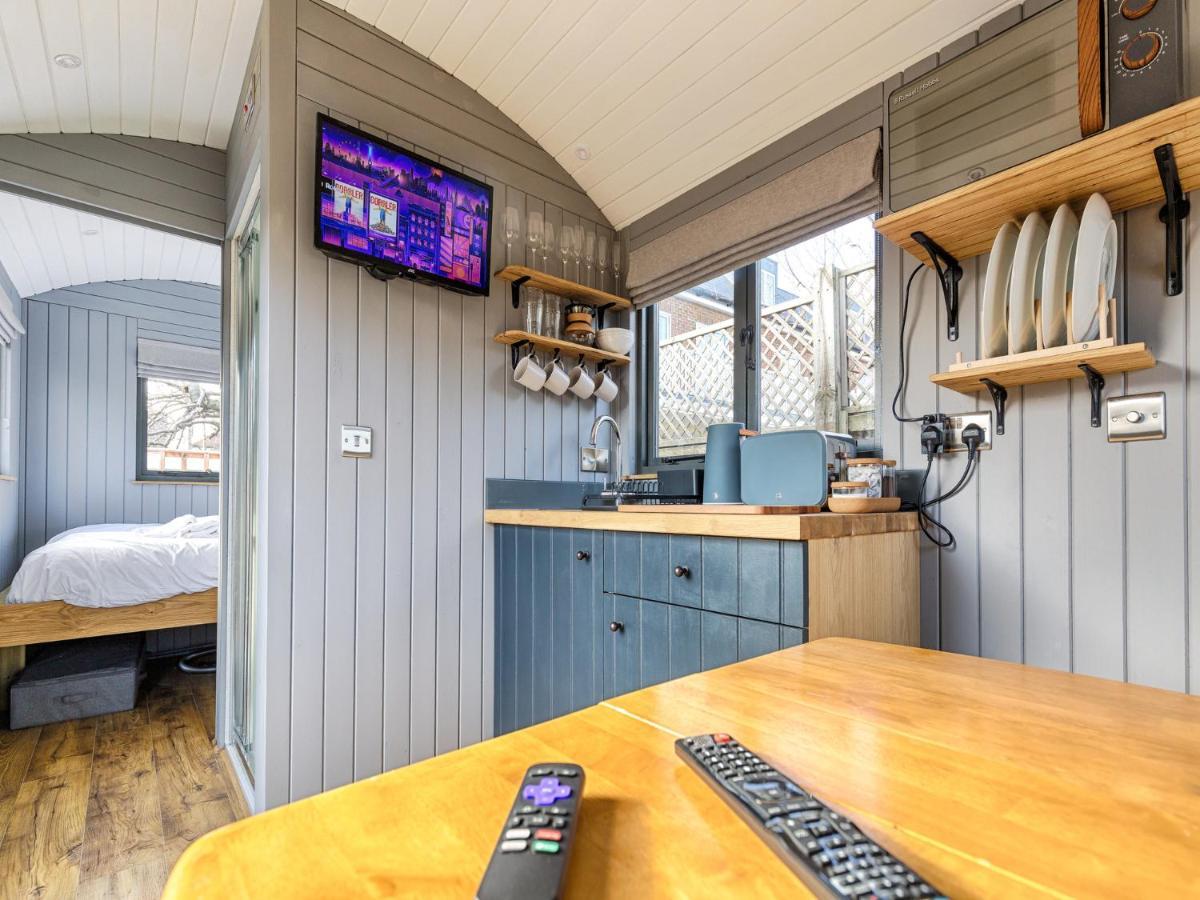 Pass The Keys Whitstable Shepherds Hut Minutes From The Harbour Villa Ngoại thất bức ảnh