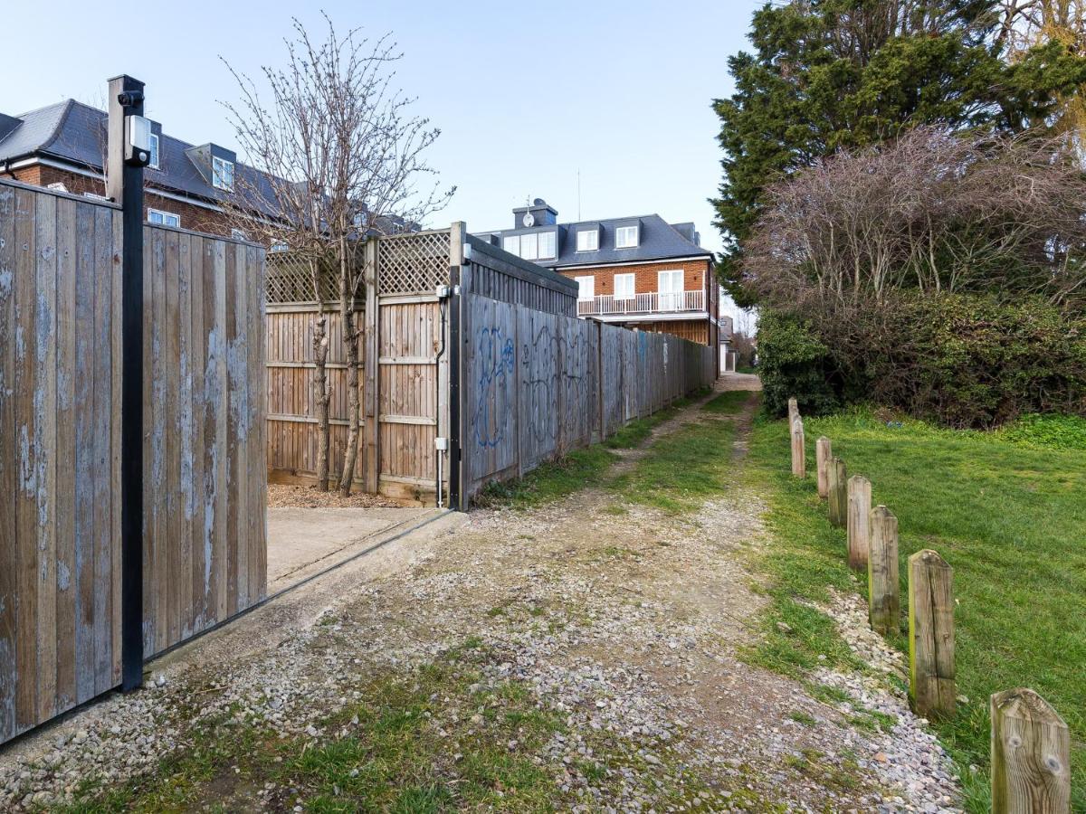 Pass The Keys Whitstable Shepherds Hut Minutes From The Harbour Villa Ngoại thất bức ảnh